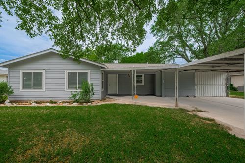 1402 W Norris St, El Campo, TX, 77437-9522 | Card Image