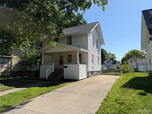 1007 Sumner St, Carlinville, IL, 62626-1173 | Card Image