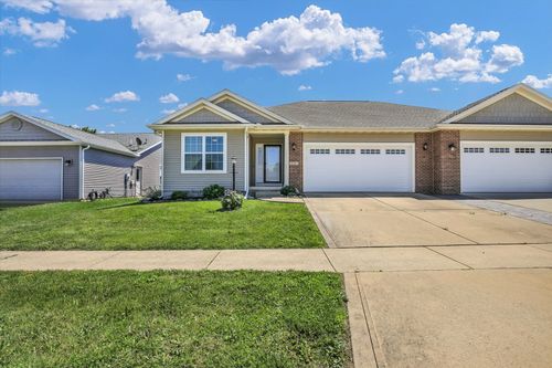 1711 E Lexington Dr, Urbana, IL, 61802-7001 | Card Image