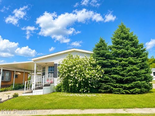 49454 Wisteria Ct, Shelby Township, MI, 48315-3415 | Card Image