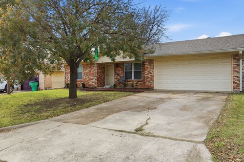 1813 Arkansas St, Gainesville, TX, 76240-2404 | Card Image