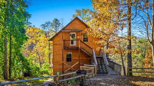 131 E Parkway, Gatlinburg, TN, 37738-6103 | Card Image