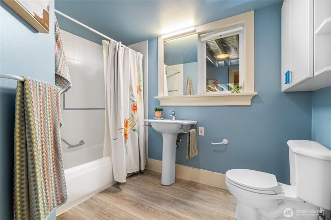 Lower ADU - Full Bathroom #4 | Image 32