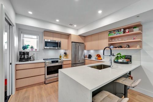 3-752 E 3rd St, North Vancouver, BC, V7L1G9 | Card Image