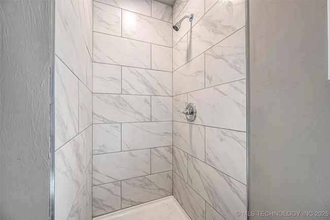 1015 E Main St, House other with 3 bedrooms, 2 bathrooms and null parking in Shawnee OK | Image 15