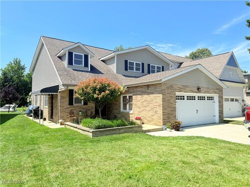 35682 W Island Dr, Eastlake, OH, 44095-1734 | Card Image