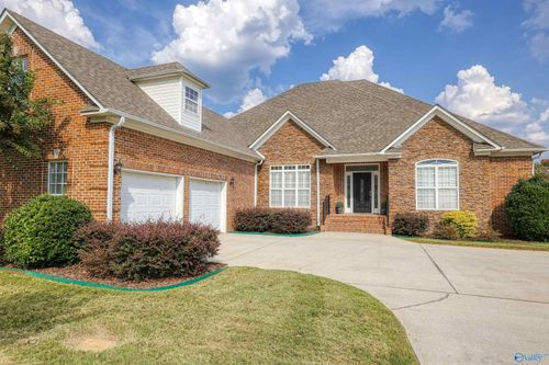 105 Brac Cir Sw, Huntsville, AL, 35824-3120 | Card Image