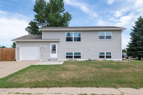601 Ash Avenue W, Glen Ullin, ND, 58631 | Card Image