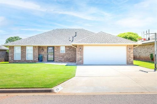 110 Ranch Rd, Elk City, OK, 73644-9703 | Card Image
