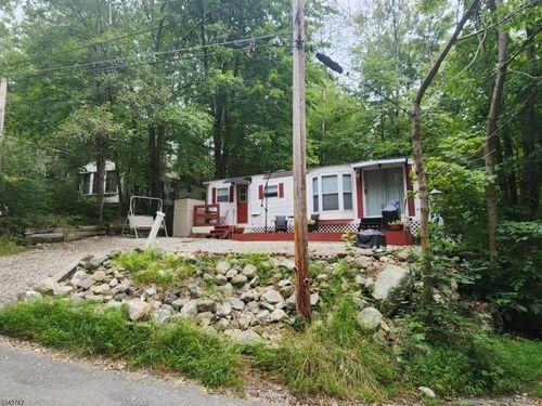 92 Oak Vlg, Sussex, NJ, 07461 | Card Image