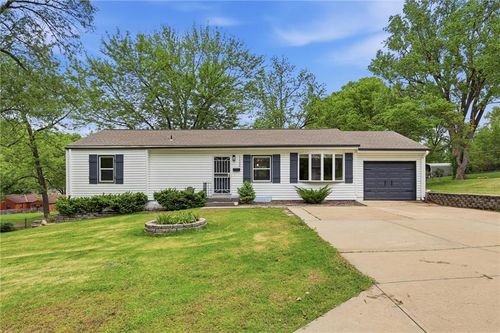 11306 E 49th St, Kansas City, MO, 64133-2425 | Card Image