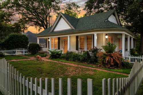 408 Houston St, Jefferson, TX, 75657-2512 | Card Image