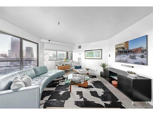 1606-100 Park Ave W, Denver, CO, 80205-3200 | Card Image
