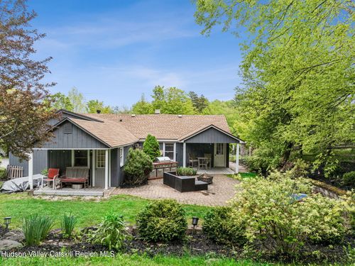 18 Railroad Ave, Tannersville, NY, 12485-5132 | Card Image