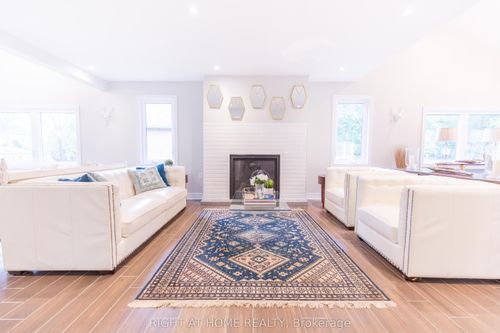 815 E Rockaway Road, Georgina, ON, L0E1S0 | Card Image