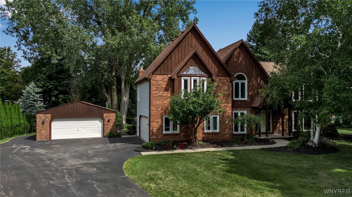 Clarherst Dr, East Amherst, NY 14051