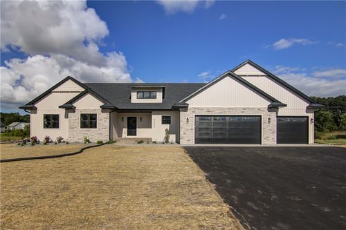 9024 Chestnut Rd, Eau Claire, WI, 54701-1105 | Card Image