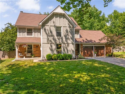 9202 W 112th Ter, Overland Park, KS, 66210-1715 | Card Image