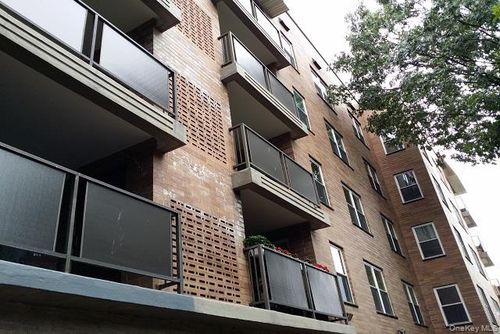 402-360 Central Ave, Lawrence, NY, 11559-1601 | Card Image