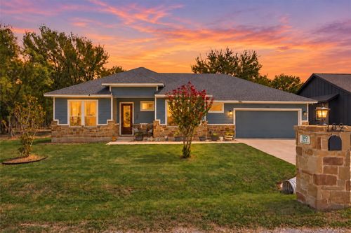 189 Waikakaaua Dr, Bastrop, TX, 78602-6027 | Card Image