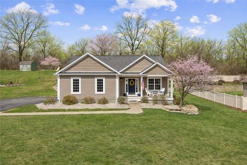 1040 Red Tail Holw, Washington, PA, 15301-8177 | Card Image