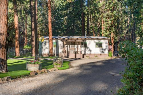 60221 Winnebago Ln, Bend, OR, 97702-8915 | Card Image
