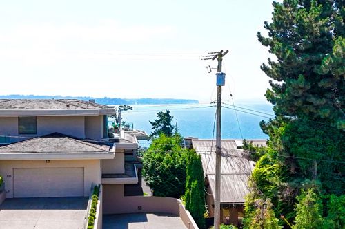 105-15041 Prospect Ave, White Rock, BC, V4B2B5 | Card Image