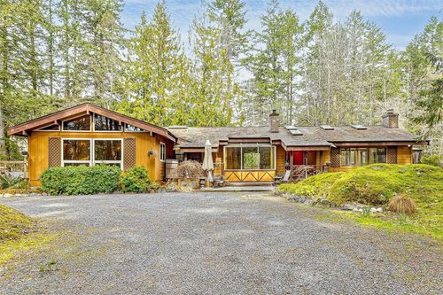 2298 Munn Rd, Victoria, BC, V9E1H5 | Card Image