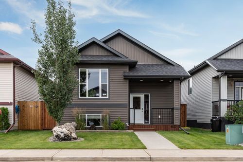 4432 75 St, Camrose, AB, T4V5C8 | Card Image