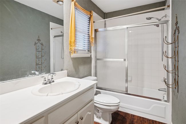 Bathroom 2 upstairs | Image 34