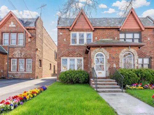 20612 50th Ave, Oakland Gardens, NY, 11364-1048 | Card Image