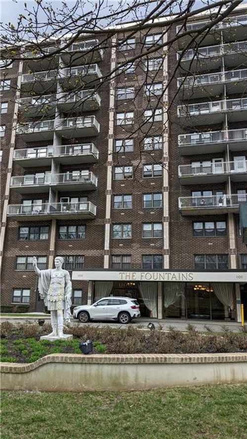 5k-1100 Clove Rd, Staten Island, NY, 10301-3631 | Card Image
