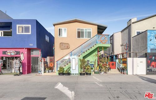 c-717 Ocean Front Walk, Venice, CA, 90291 | Card Image