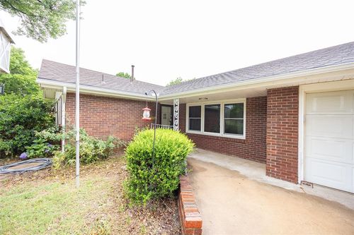 2000 Meadowbrook St, Ponca City, OK, 74604-3013 | Card Image