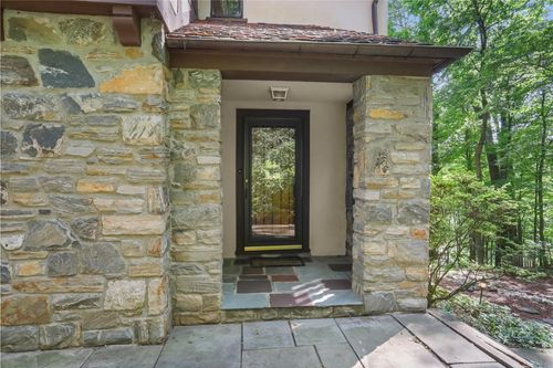60 Cedar Ave, Pleasantville, NY, 10570-1933 | Card Image