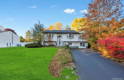 29 Dillon Dr, Dix Hills, NY, 11746-7945 | Card Image