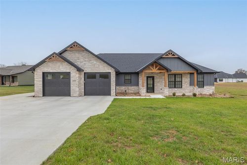 140 Pondside Ln, Poplar Bluff, MO, 63901-9127 | Card Image