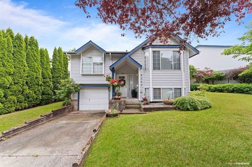8062 138 St, Surrey, BC, V3W8P9 | Card Image
