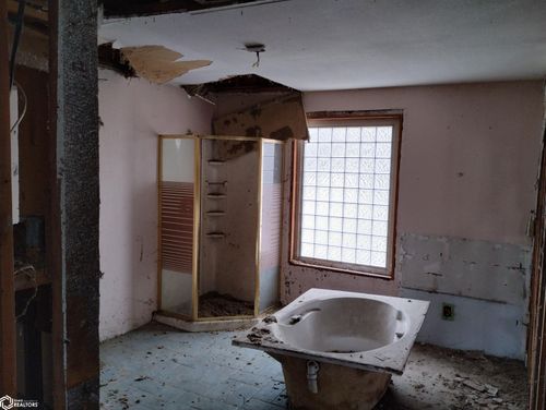 706 W Briggs Ave, Fairfield, IA, 52556-2515 | Card Image