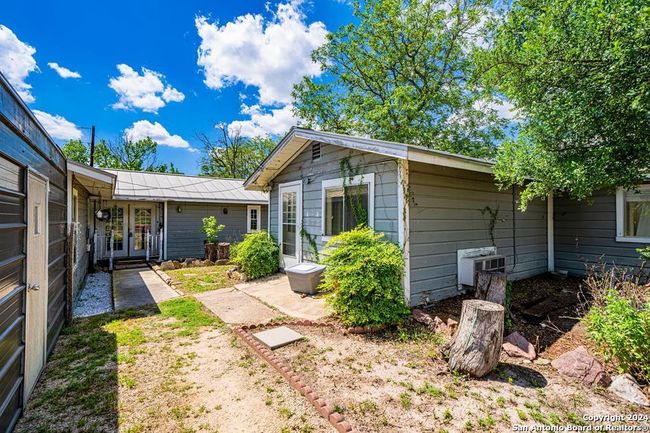 3420 Junction Hwy, House other with 2 bedrooms, 2 bathrooms and null parking in ingram TX | Image 30