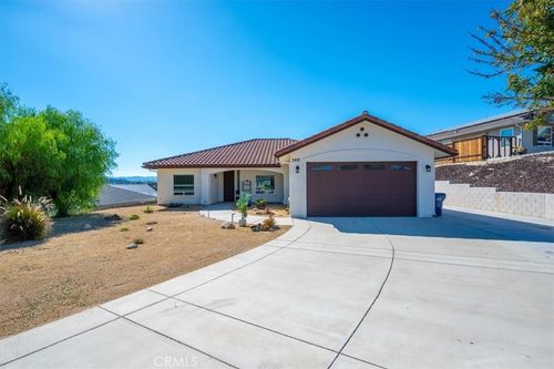 3415 Lakeside Village Dr, Paso Robles, CA, 93446-7740 | Card Image