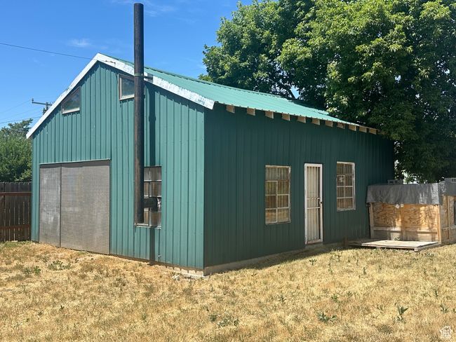 30x30 Shop/garage with heat, 220 power and lift system & 2nd story storage above shop | Image 15