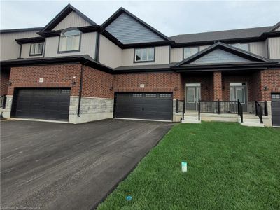 240 Applewood St, Townhouse with 3 bedrooms, 2 bathrooms and 6 parking in Plattsville ON | Image 2