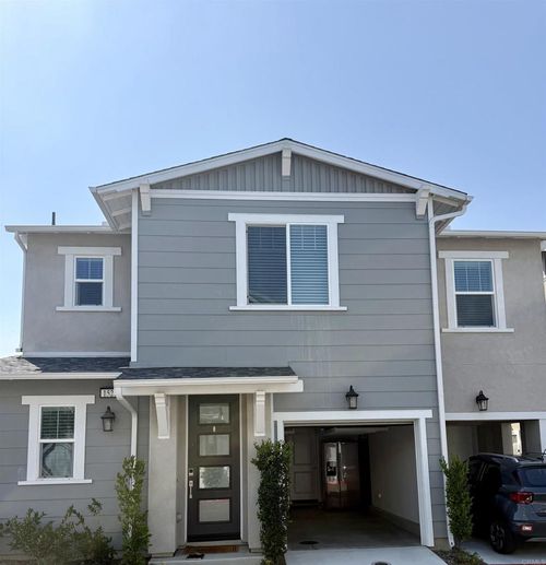 1528 Wingwood Ln, Vista, CA, 92083-7207 | Card Image