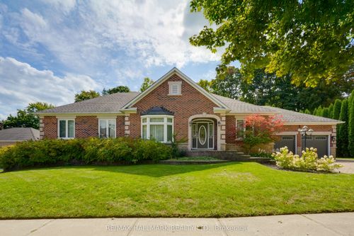 71 Willow Farm Lane, Aurora, ON, L4G6K2 | Card Image