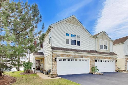 1961 Cobblestone Dr, Carpentersville, IL, 60110-1209 | Card Image