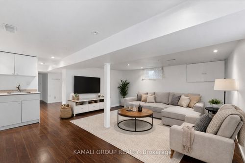 bsmt-100 Sheldon Ave, Newmarket, ON, L3Y2V7 | Card Image