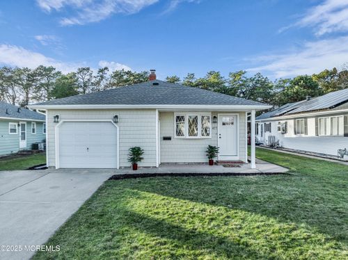 477 Saint Thomas Dr, Toms River, NJ, 08757-4625 | Card Image
