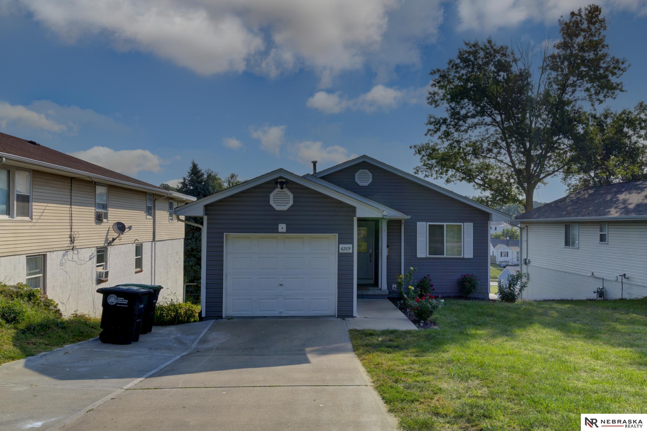 42nd St, Omaha, NE 68107