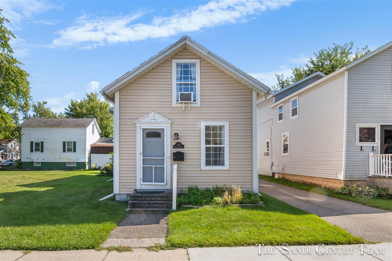 Monroe Ave, Grand Haven, MI 49417